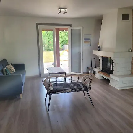 Large Quiet House With Pool Casa vacanze *